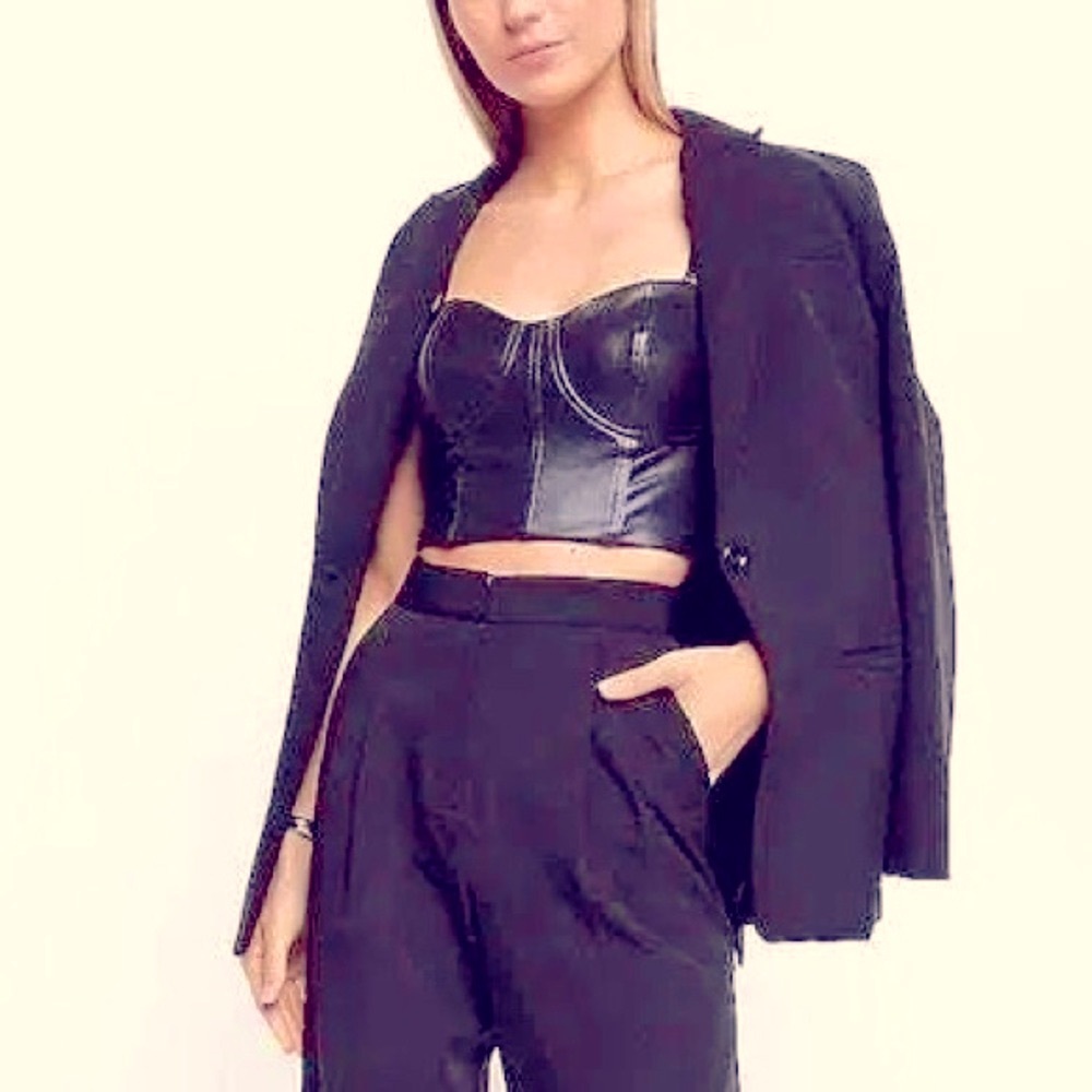 VICI BOUTIQUE BRAND NEW DONT YOU DARE FAUX LEATHER STRAPLESS CROP BLACK TOP👚🙏📦❤️